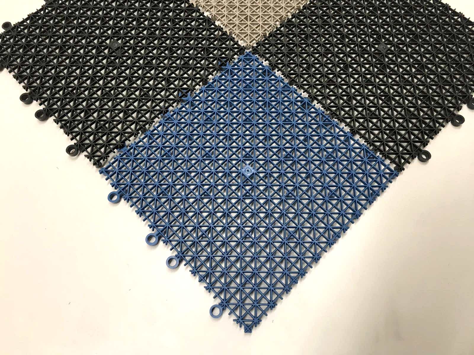 ıslak zemin karosu,geçmeli yer karosu,ıslak zemin karosu,toptan ıslak zemin karosu,geçmeli plastik karo,33x33 ebat geçmeli yer karosu,ıslak zemin karosu