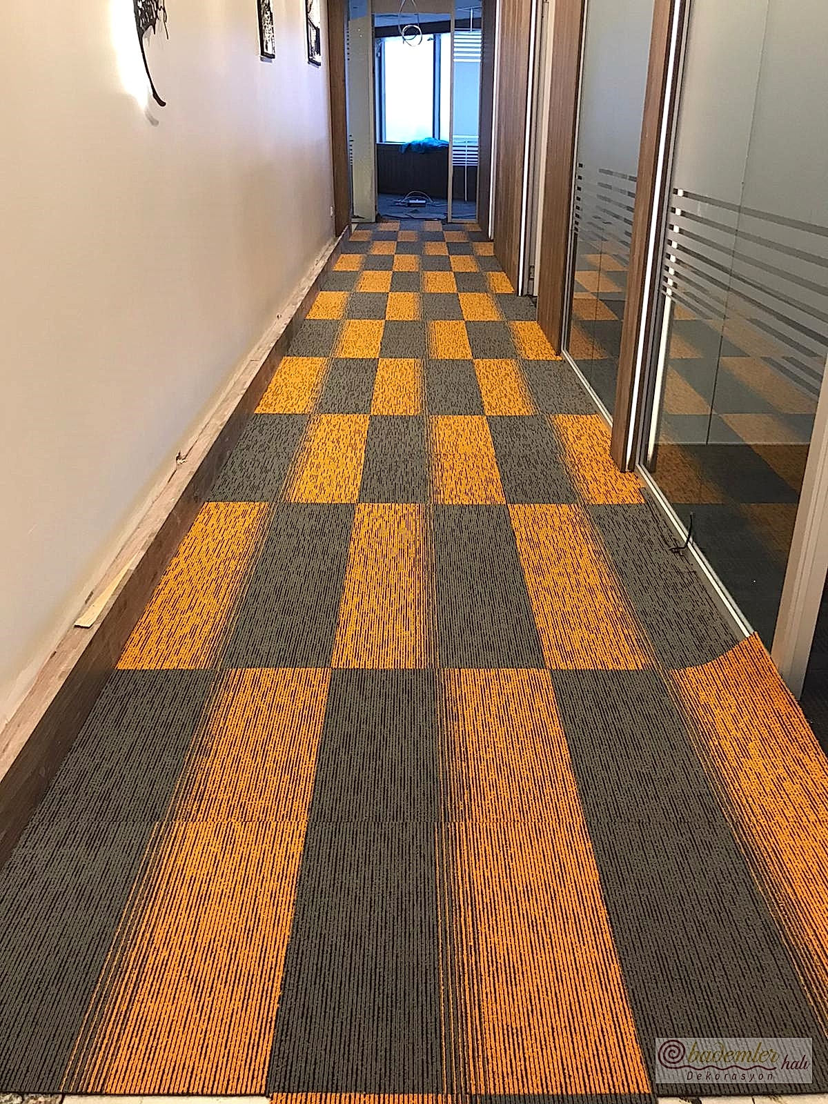 karo halı,çizgili ofis halısı,kare halı,50x50 ofis halısı,ucuz karo halı,karo halı döşemesi,ofis halıları,akustik karo halı