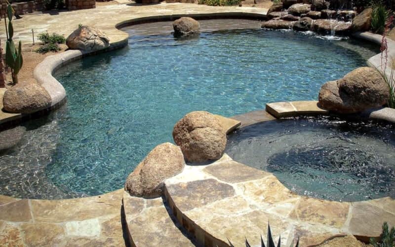 Süs Havuzu ve Yapay Şelale